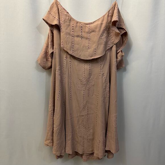 ASTR the Label Pink Floral Eyelet Strapless Flutter Sleeve Mini Dress Small - Picture 2 of 8